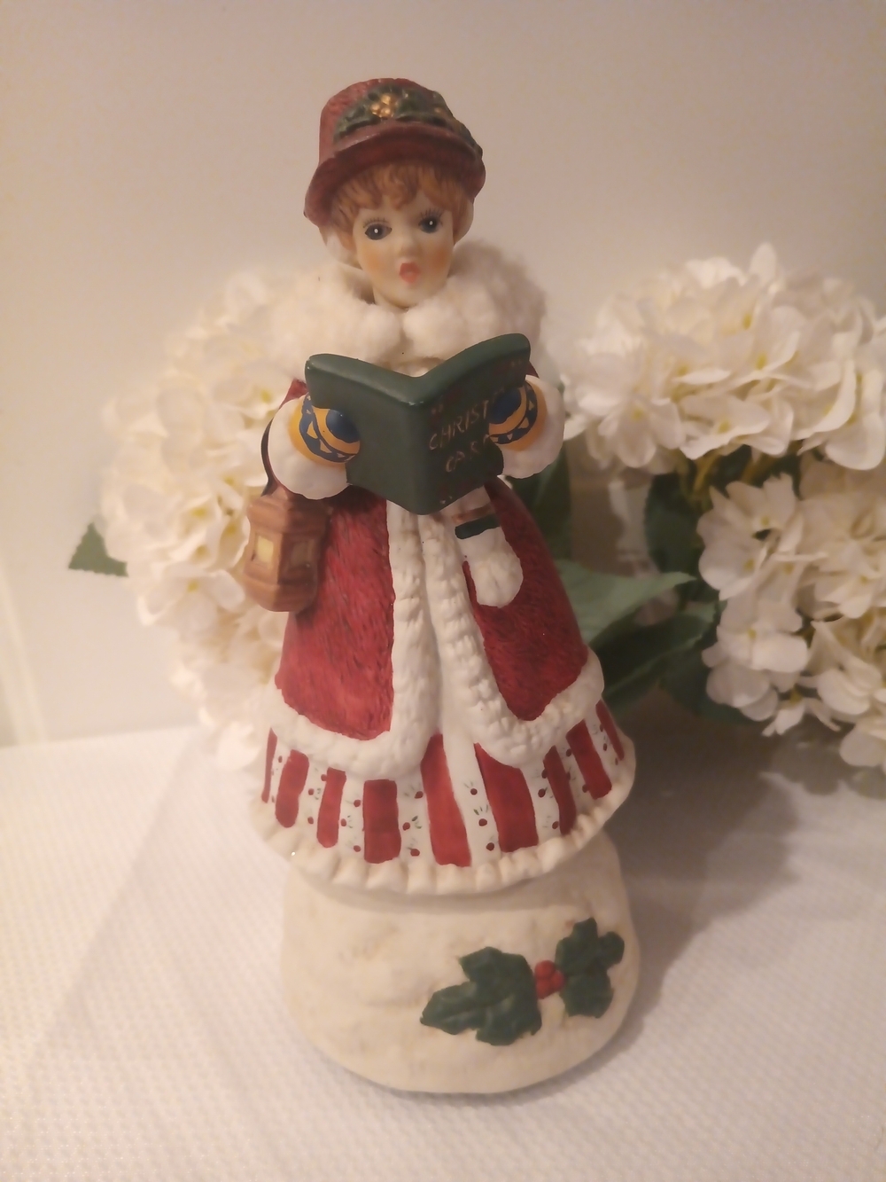 Animated Musical Porcelain Lady Caroler Caroler